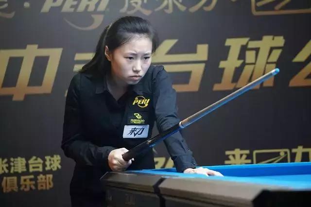 加纳乔抱着 加纳乔抱着