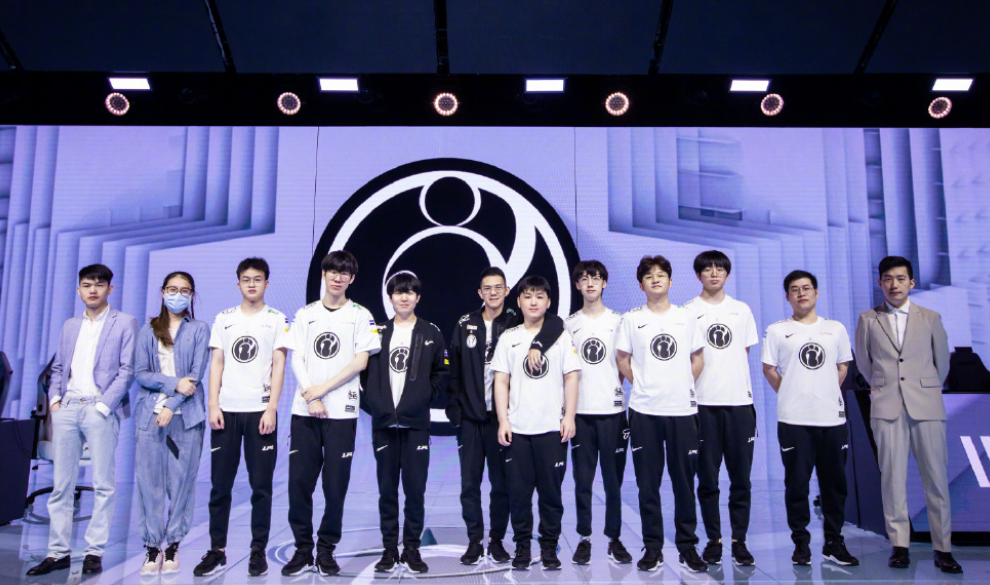 依靠一人而 依靠一人而